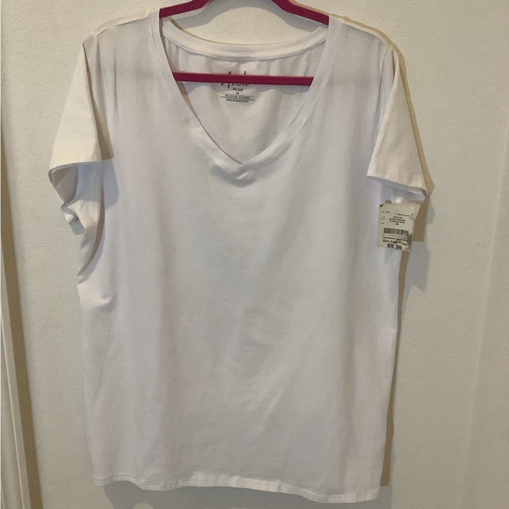 Aveto white v-neck t-shirt